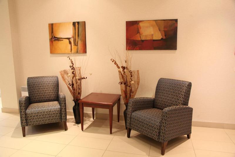 Quality Inn & Suites Brossard Bagian luar foto