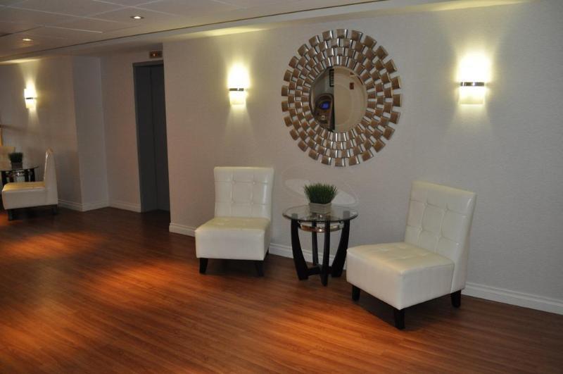 Quality Inn & Suites Brossard Bagian luar foto